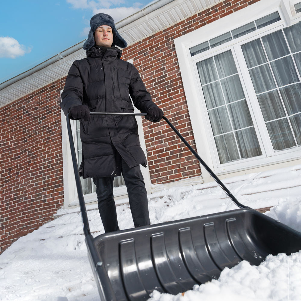 Движок для уборки снега пластиковый, 690х470х1420 мм, стальная рукоятка, Сибртех (61642)