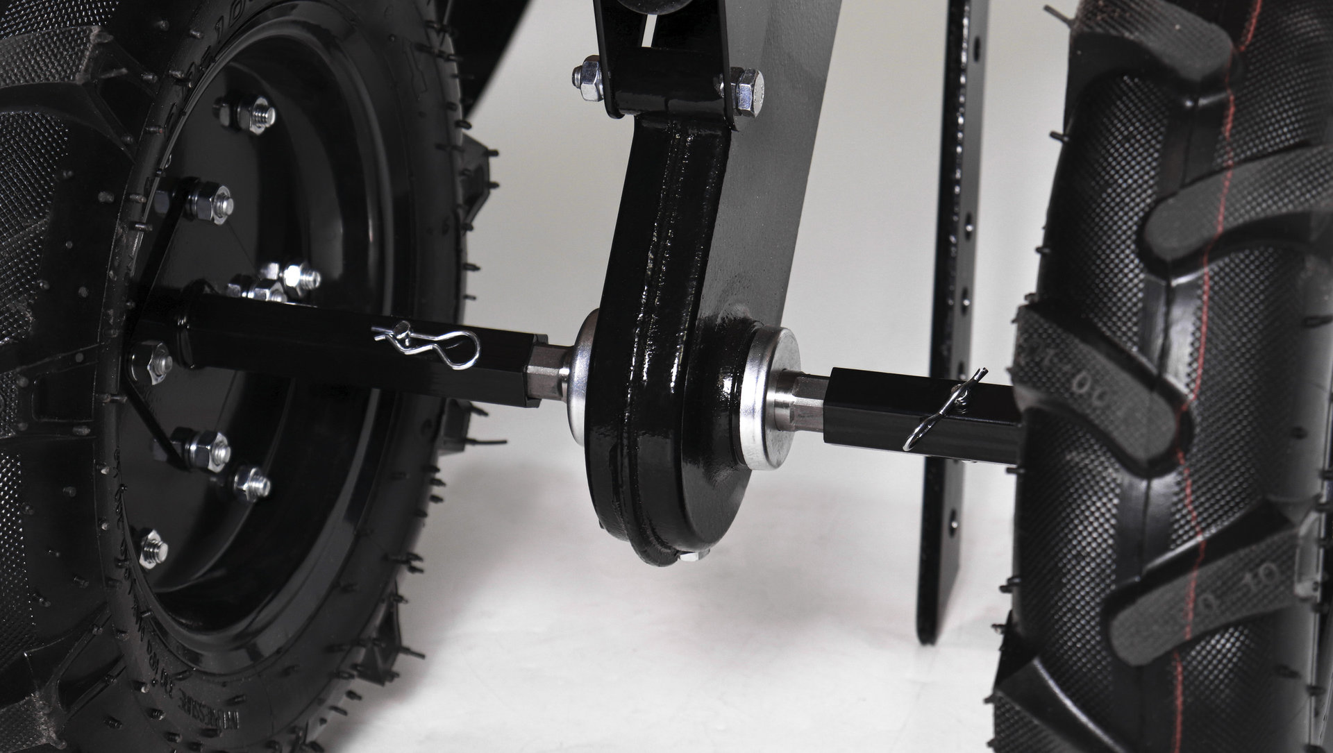 Мотоблок Champion BC8734 (7лс 3F/1R 81см 35см 3,6л 75кг, колеса 4/10 шкив) (BC8734)