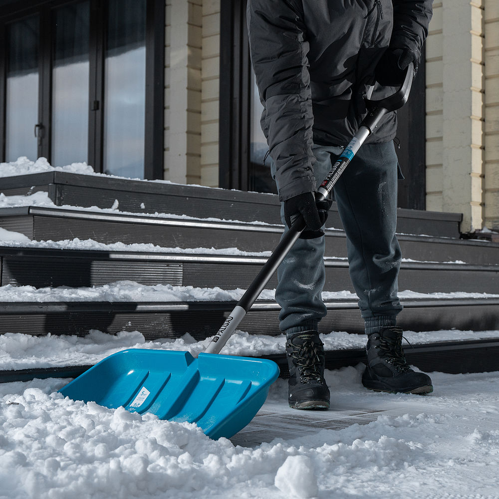 Лопата-скрепер для уборки снега, полипропилен, 550х340х1450 мм, алюминиевый черенок, ПВХ, LUXE Palisad (61727)