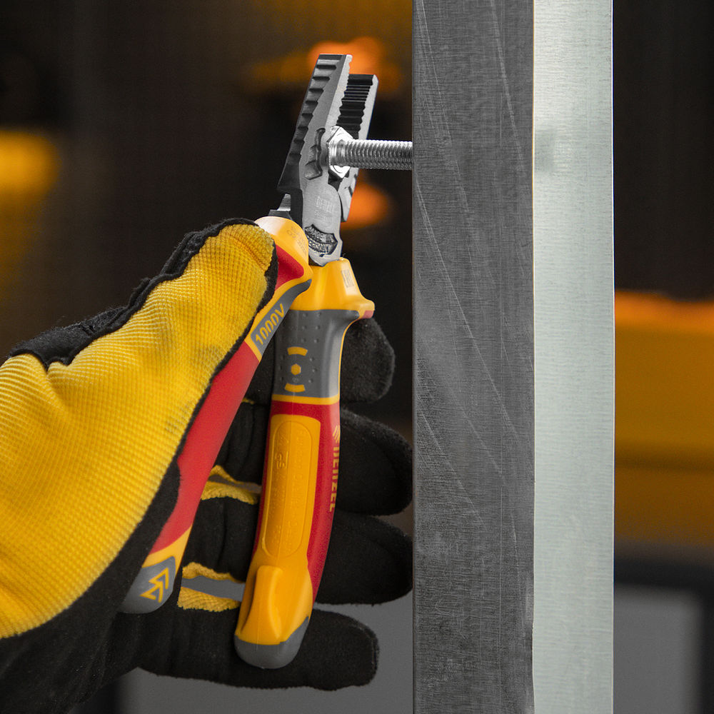 Плоскогубцы комбинированные, диэлектрические трехкомпонентные рукоятки до 1000 В, 165 мм Denzel (17085)